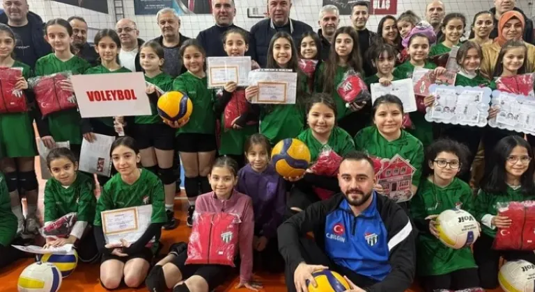 Artvinspor Kadın Voleybol Takımı 1. Yaşını Kutladı







