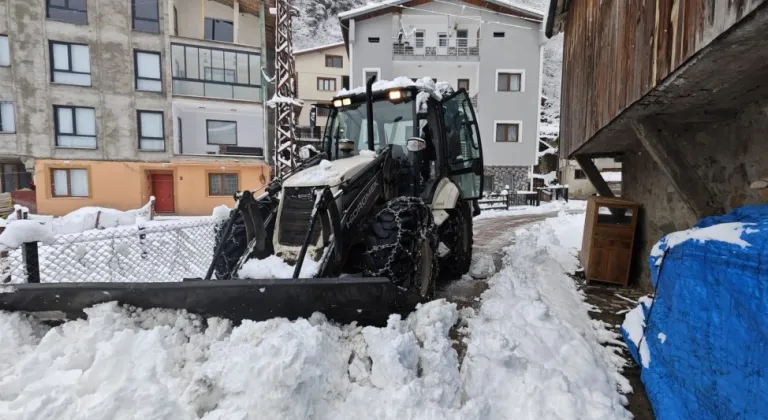 Büyükşehir Ekipleri, Karla Mücadeleye Devam Ediyor