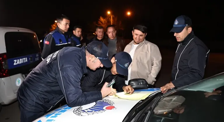 Denizli Büyükşehir Zabıtasından Gece Baskını: Kayıt Dışı Gıda Satıcılarına Göz Açtırmıyor!