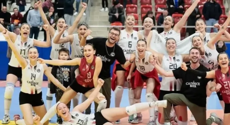 Gölcük Belediyespor Voleybol Takımı Çeyrek Final Yolunda