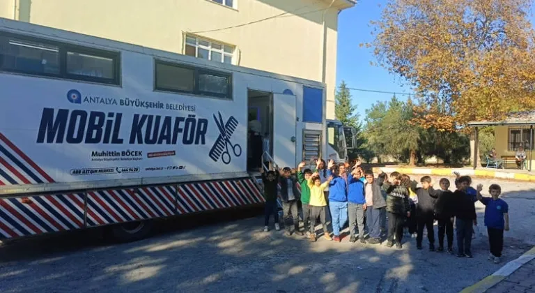 Mobil Kuaför Tırı, Öğrencilere Hizmet Vermeye Başladı