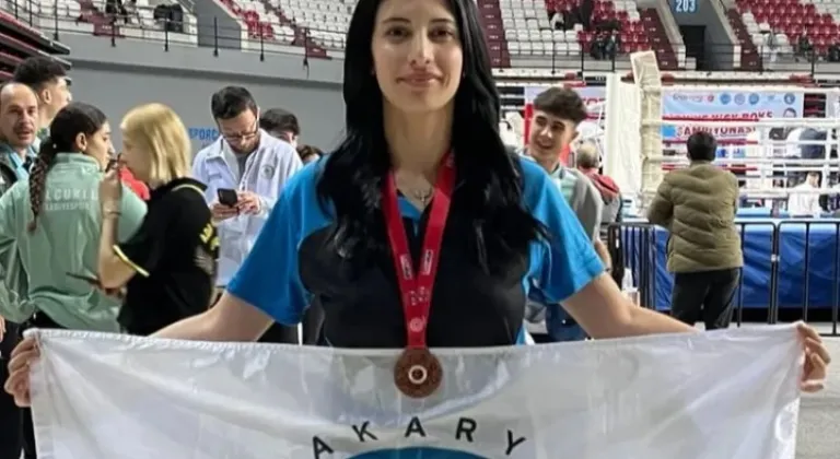 Sakarya, Türkiye Kick Boks Şampiyonasında Bronz Madalya Kazanarak Gururla Doldu