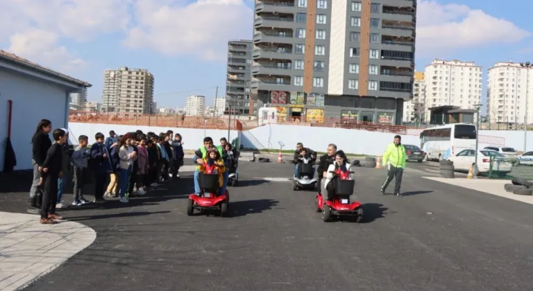 Şanlıurfa Büyükşehir Belediyesi'nden Çocuklara Eğlenceli Trafik Eğitimi