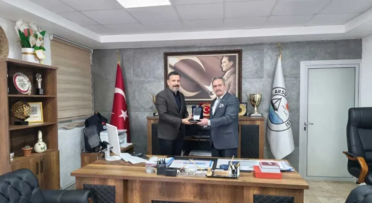 TİMBİR'den Hatay Arsuz Belediye Başkanı Sami Üstün'e plaket verildi!